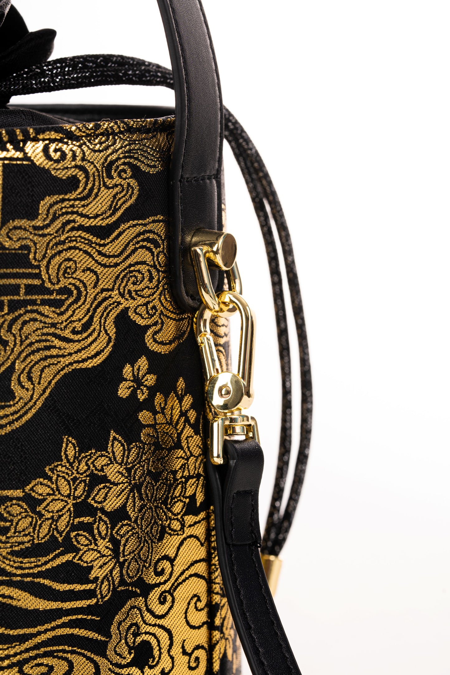 "A Glance Back of Immortal Crane" Bucket Handbag
