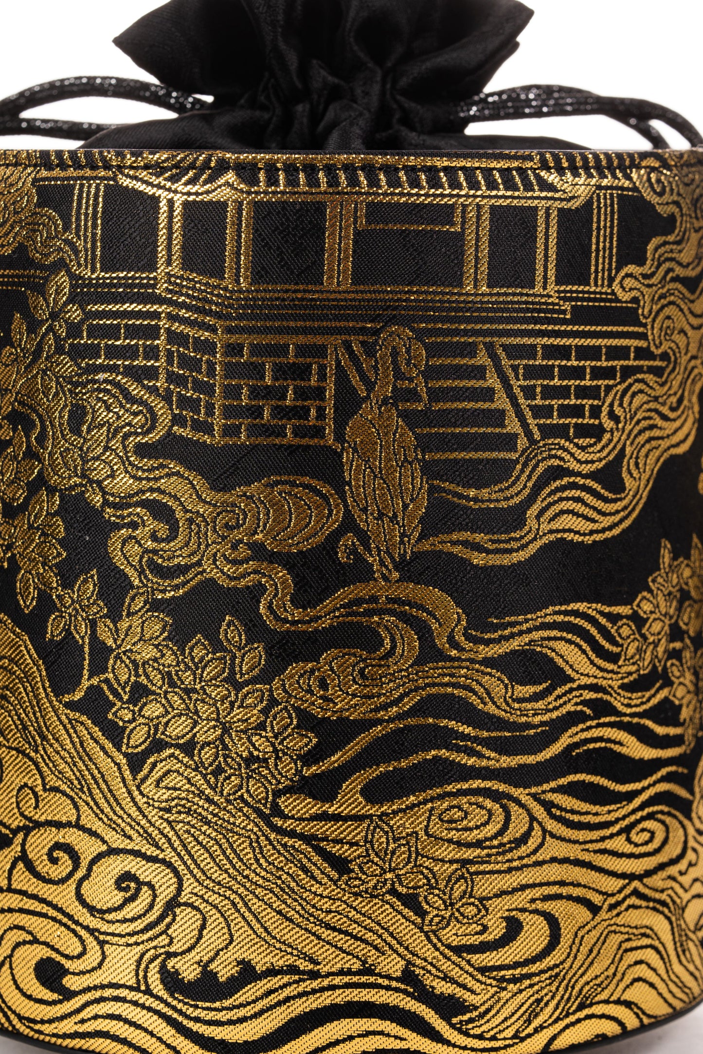 "A Glance Back of Immortal Crane" Bucket Handbag